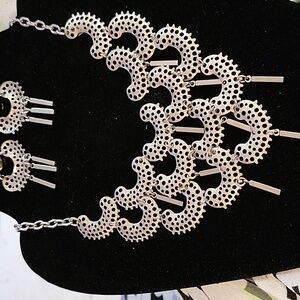 Sarah cov earings and necklace set.